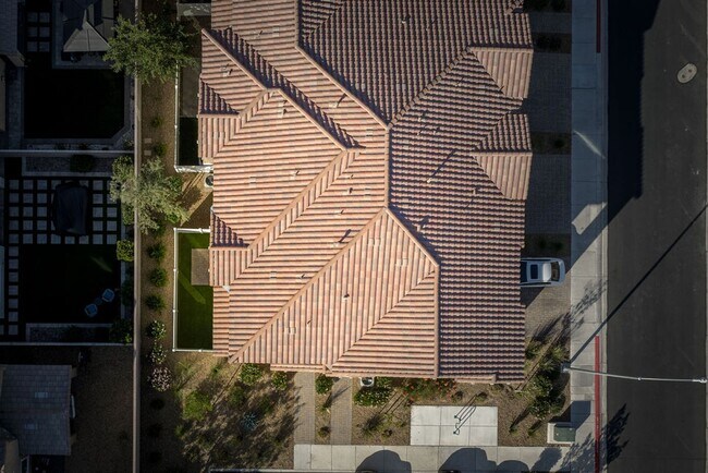 Building Photo - Modern Henderson Townhome with Loft & Resort-Style Amenities