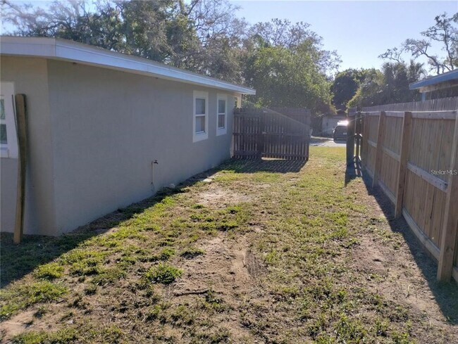 Building Photo - 7039 Lenox Dr