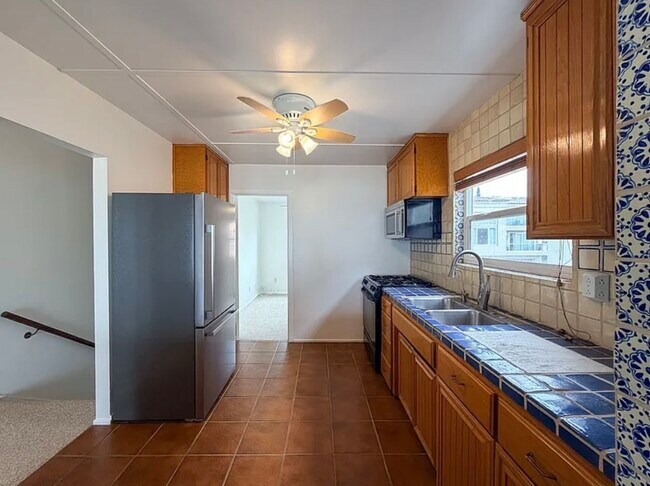 Building Photo - 4027 Ocean Dr