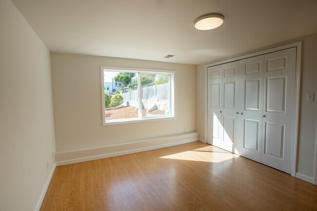 Building Photo - 316 Bridgeview Dr