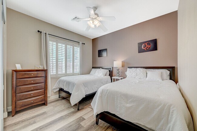 Building Photo - Stunning single-story home in picturesque community!