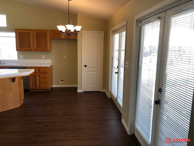 Building Photo - Fantastic Home Located In Rosedale!