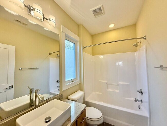 Building Photo - 5231 Melbourne Rd