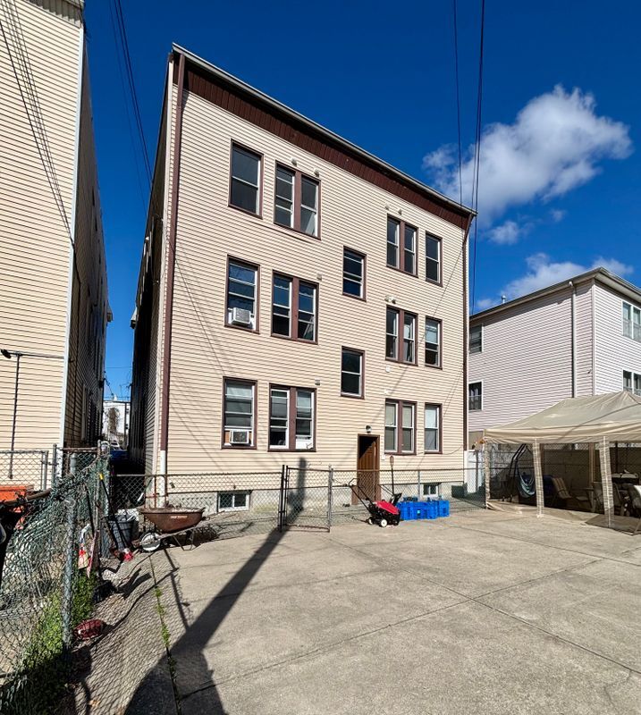 Building Photo - 7 Franklin Ave