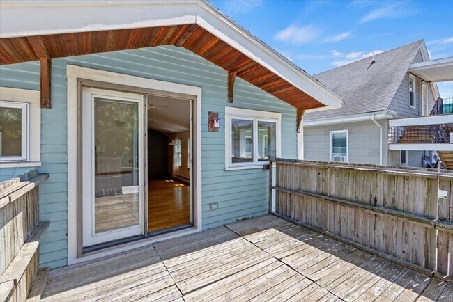 Building Photo - 407 Main St