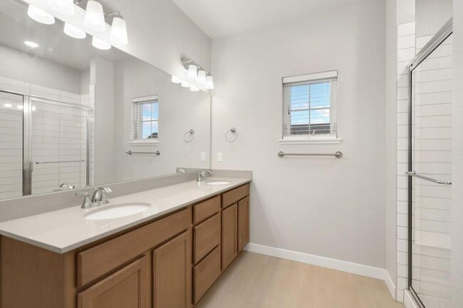 Building Photo - 4190 S Park Dr