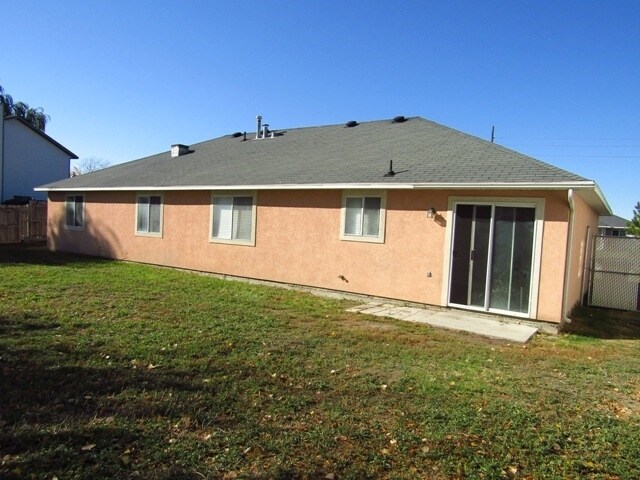 Building Photo - 1370 N General Dr