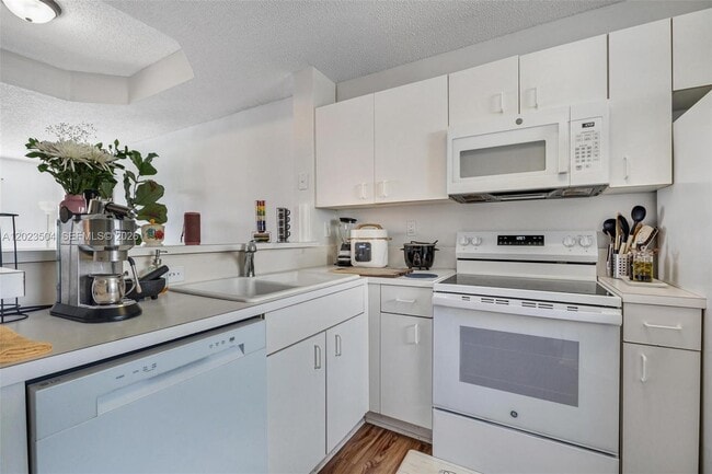 Building Photo - 14207 SW 121st Pl