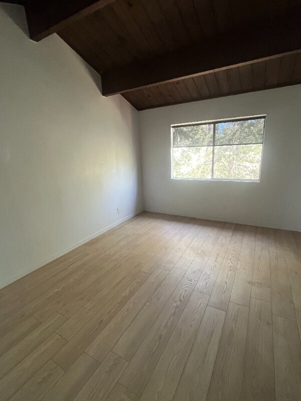 Building Photo - 675 E Victoria Ct