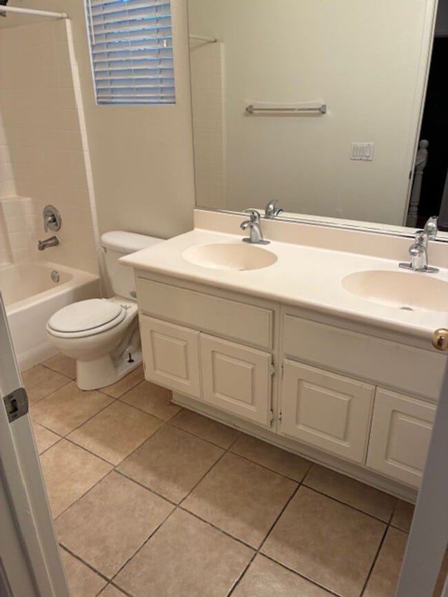 Building Photo - Nice 3 Bedroom/ 3 Bathroom Home in Moreno Valley!!!