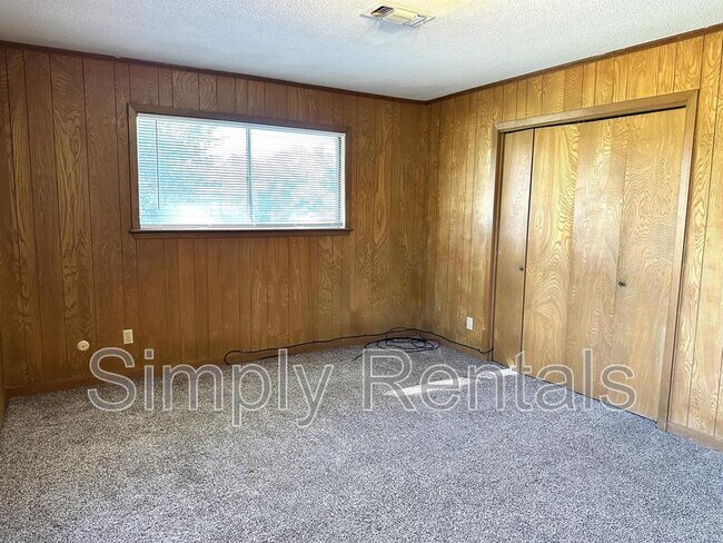 Building Photo - 706 Manson St