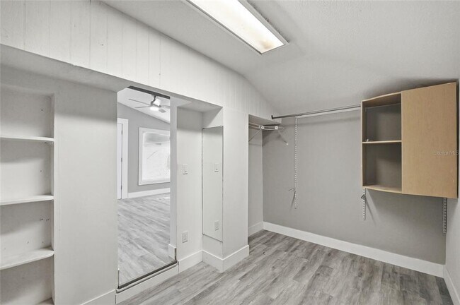 Building Photo - 7210 Valrie Ln