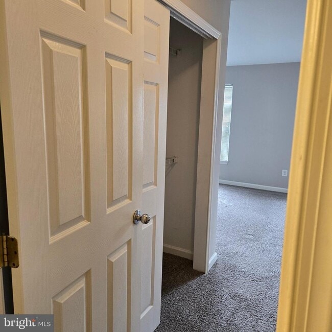 Building Photo - 5814 Wyndham Cir