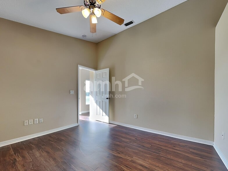 Building Photo - 1304 Emerald Hill Way