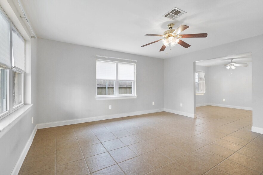 Building Photo - 6401 Center St