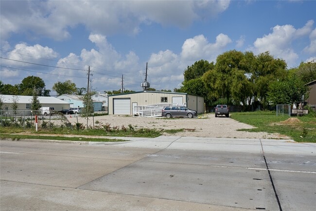 Building Photo - 6203 Gessner Rd