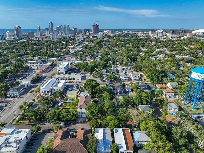 Building Photo - Fully Furnished St. Pete Pool Home Near Crescent Lake