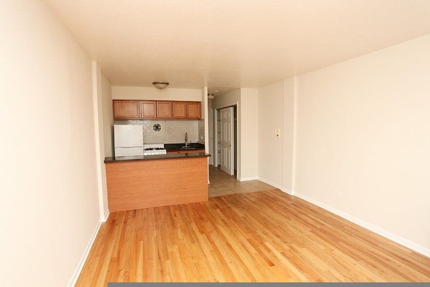 Building Photo - 5847 N Winthrop Ave