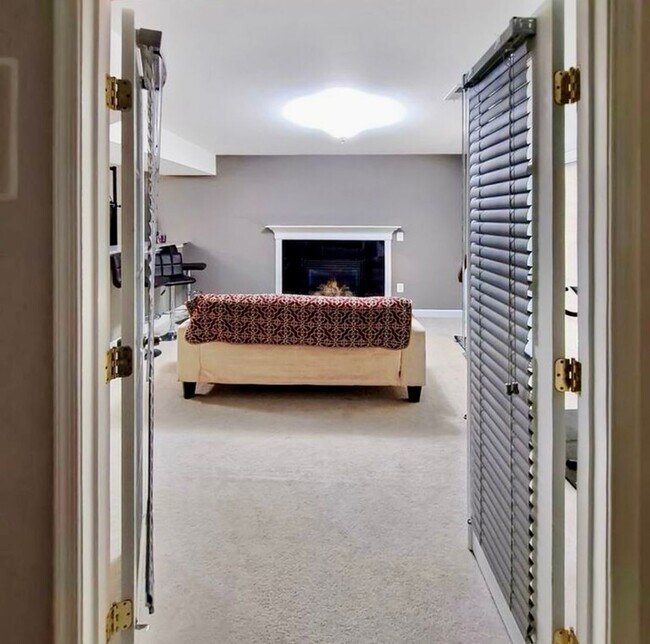 Building Photo - Amazing 5 BR/3.5 BA Single-Family Home in ...