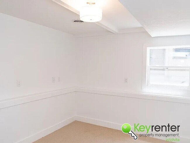 Building Photo - NOVEMBER FREE RENT!! Spacious 4-Bedroom / ...