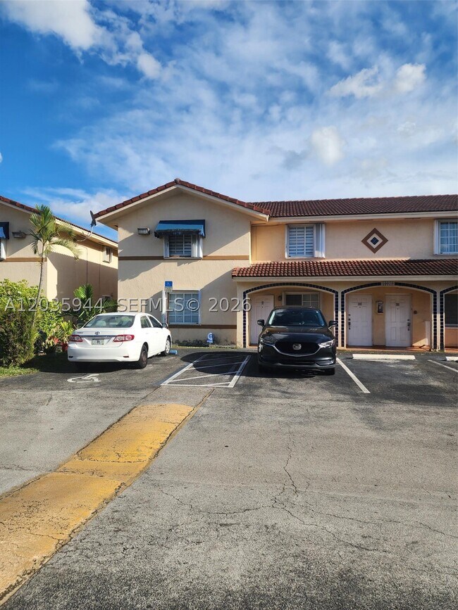 Building Photo - 10019 W Okeechobee Rd