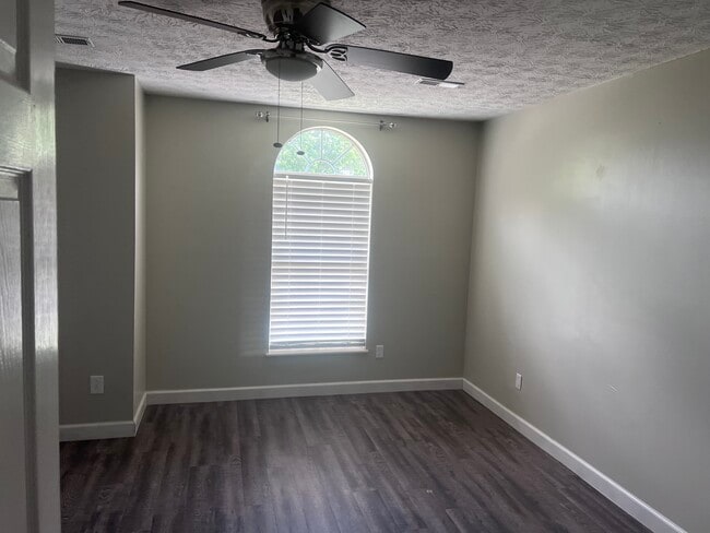 Building Photo - 6237 Rexburg Dr