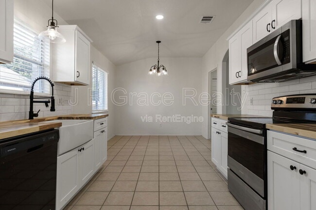 Building Photo - 10017 Barton Creek Dr