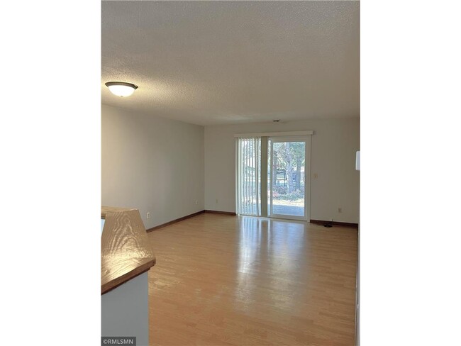 Building Photo - 831 Highview Dr