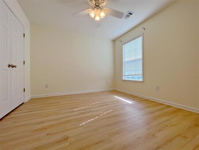 Building Photo - 8205 Norwich Pl