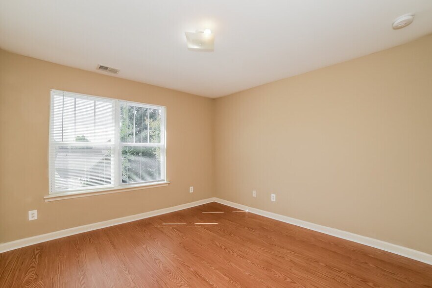 Building Photo - 498 Highland Falls Dr