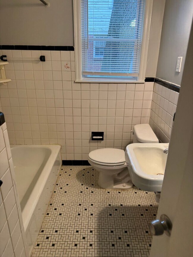 Building Photo - 157 Roberta Dr