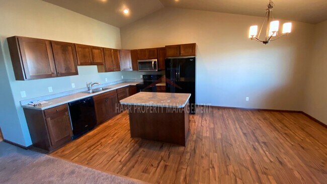 Building Photo - East Sioux Falls Twin Home