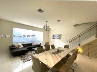 Building Photo - 6621 NW 105th Ct