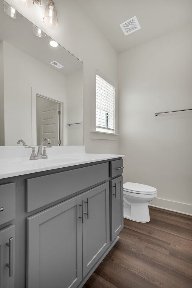 Building Photo - 1 Bedroom Cottage with Elevated Amenities!