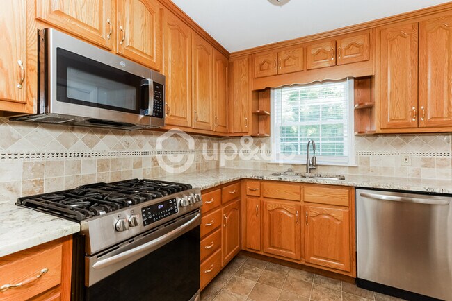 Building Photo - Fantastic 2bd/2ba home! Let yourself in!