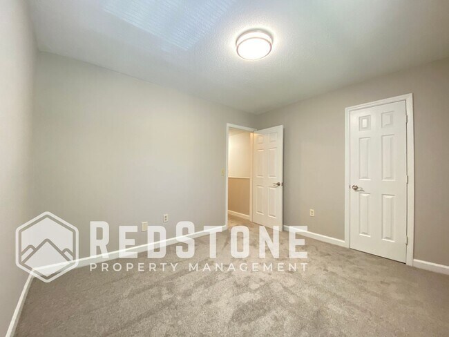 Building Photo - 727 S Broad St