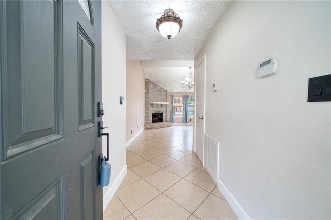 Building Photo - 1323 Oakengates Dr