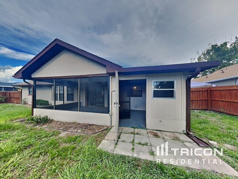 Building Photo - 2297 Hawthorne Rd