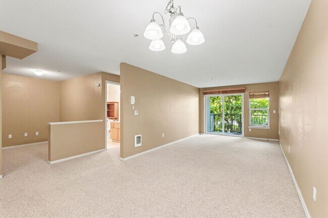 Building Photo - 1818 18th Ave E