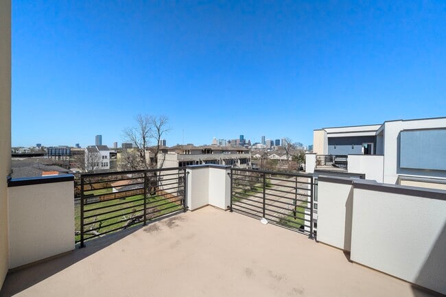 Building Photo - 3515 Hutchins St