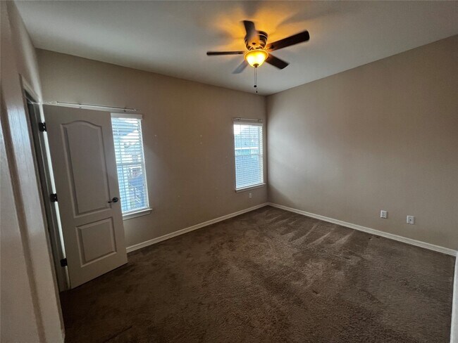 Building Photo - 6704 Menchaca Rd