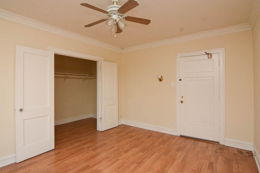 Building Photo - 4549 N Damen Ave