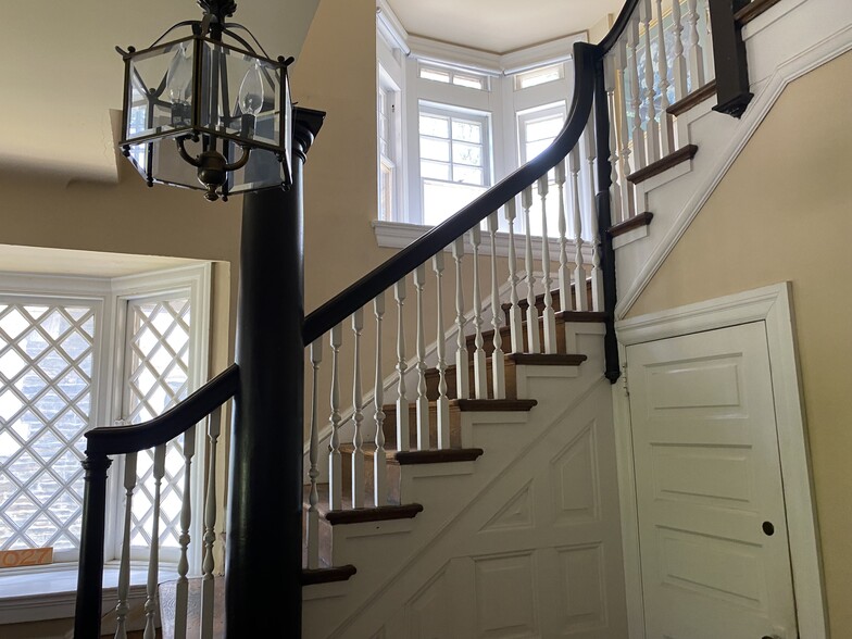 Beautiful front entryway into the building - 7936 Montgomery Ave