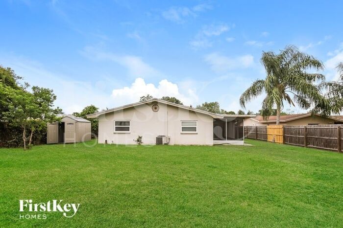 Building Photo - 1827 Driftwood Cir S
