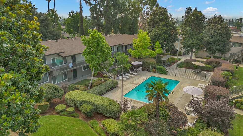 Primary Photo - Royal Park Apartments