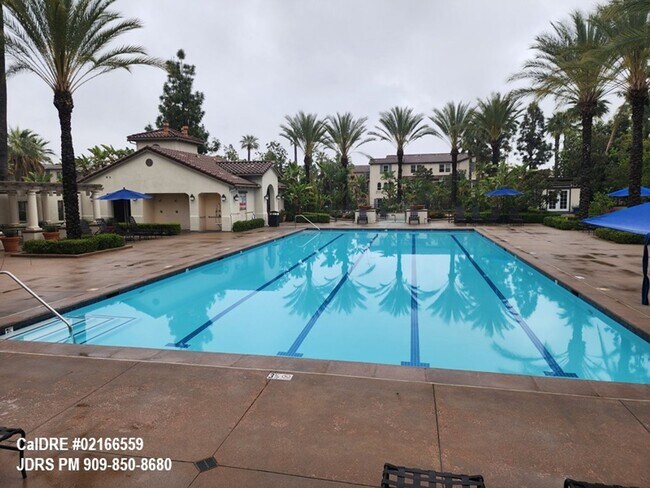 Building Photo - Azusa 2 bedroom Townhome