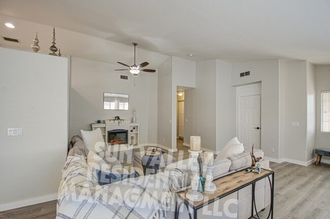 Building Photo - 17526 W Coyote Trail Dr