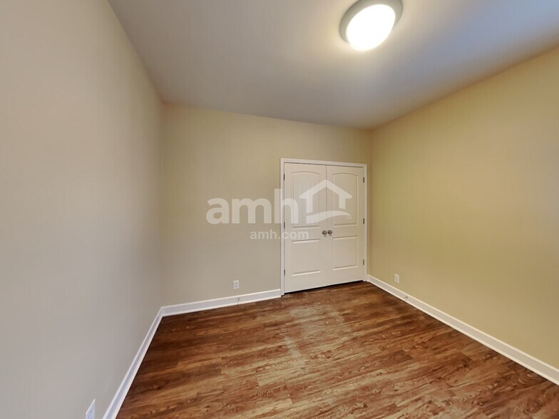 Building Photo - 3023 Holderwood Dr