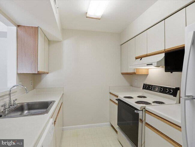 Building Photo - 13650 Orchard Dr