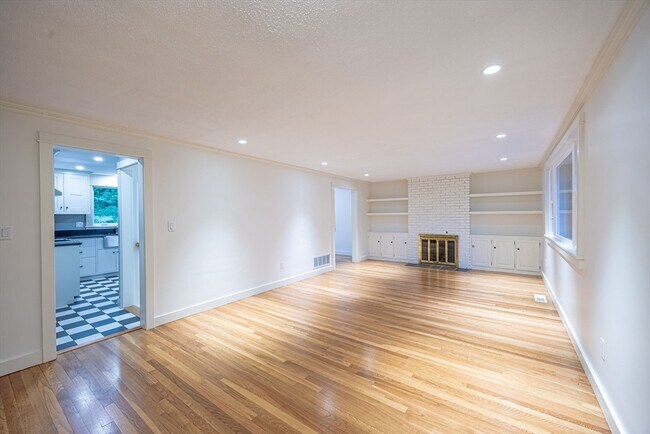 Building Photo - 85 Woodland Rd